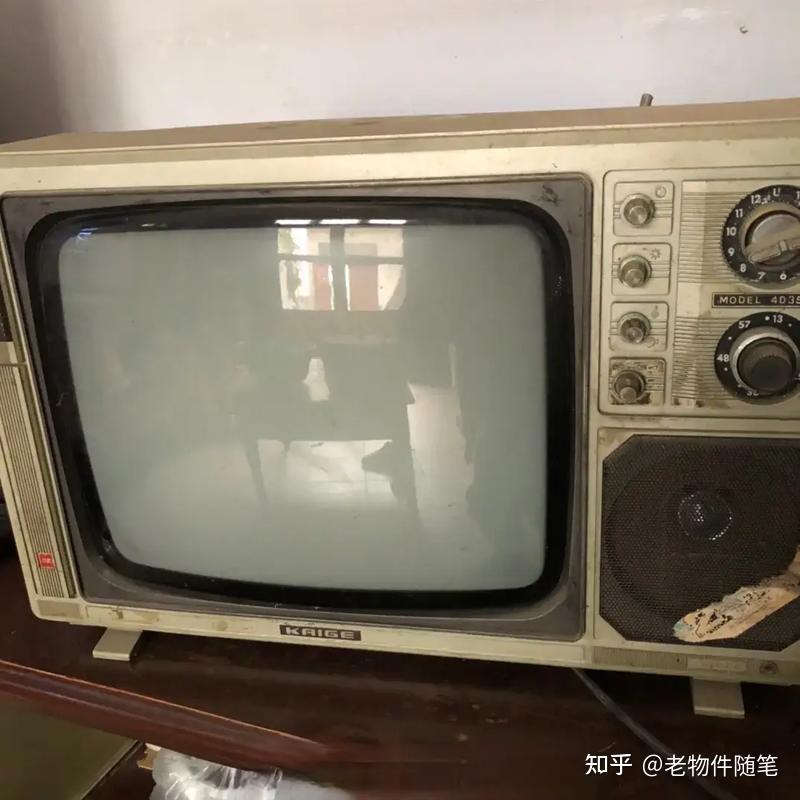 老物件:黑白电视机 夏日星光下的璀璨