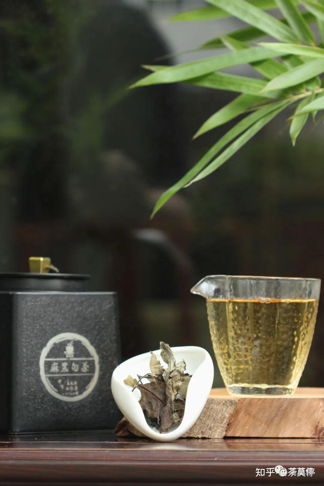 麻黑白茶,它未经雕琢的天然风韵,简约而不简单.