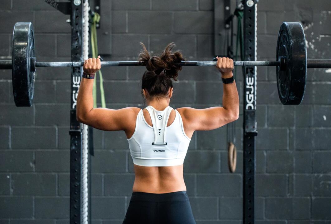 中健健身建议颈后推举康复训练法