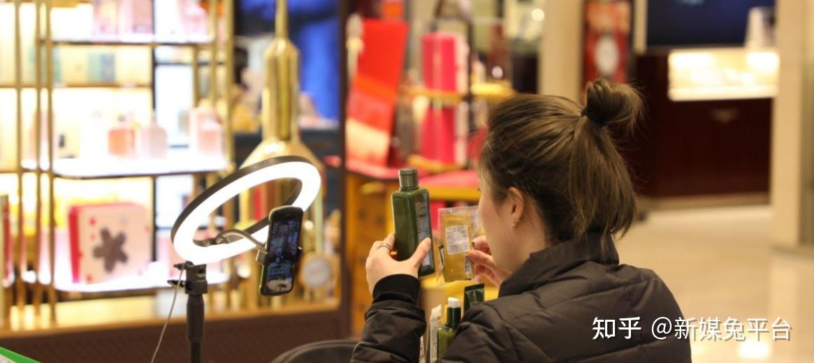 直播间互动购买网站推动线上线下融合 (抖音直播买互动)-初仟社区