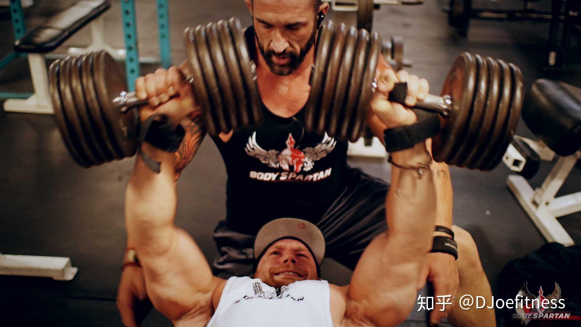 你举铁可以消耗多少卡路里?杠铃,哑铃是你健身房最好的新朋友.