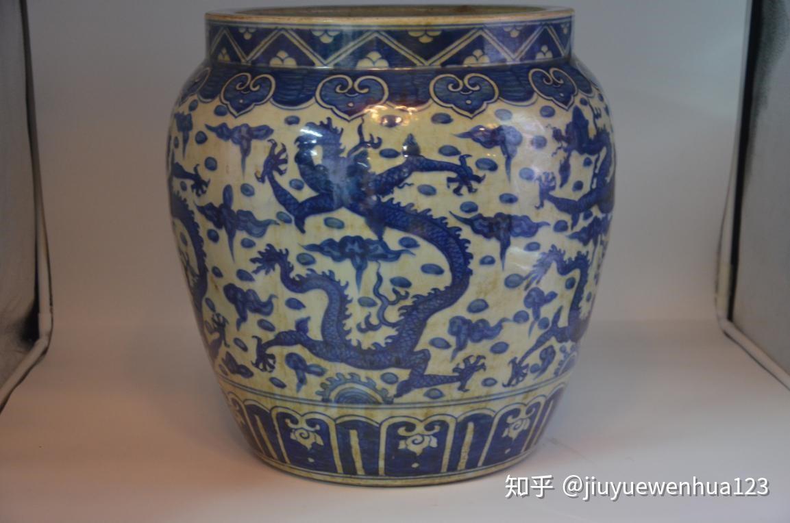 中国　大明萬暦年製款　青花　雲龍唐草文　双耳瓶　V　R7059B 中国 大明萬暦年製款 青花 雲龍唐草文 双耳瓶 V R7059B - メルカリ