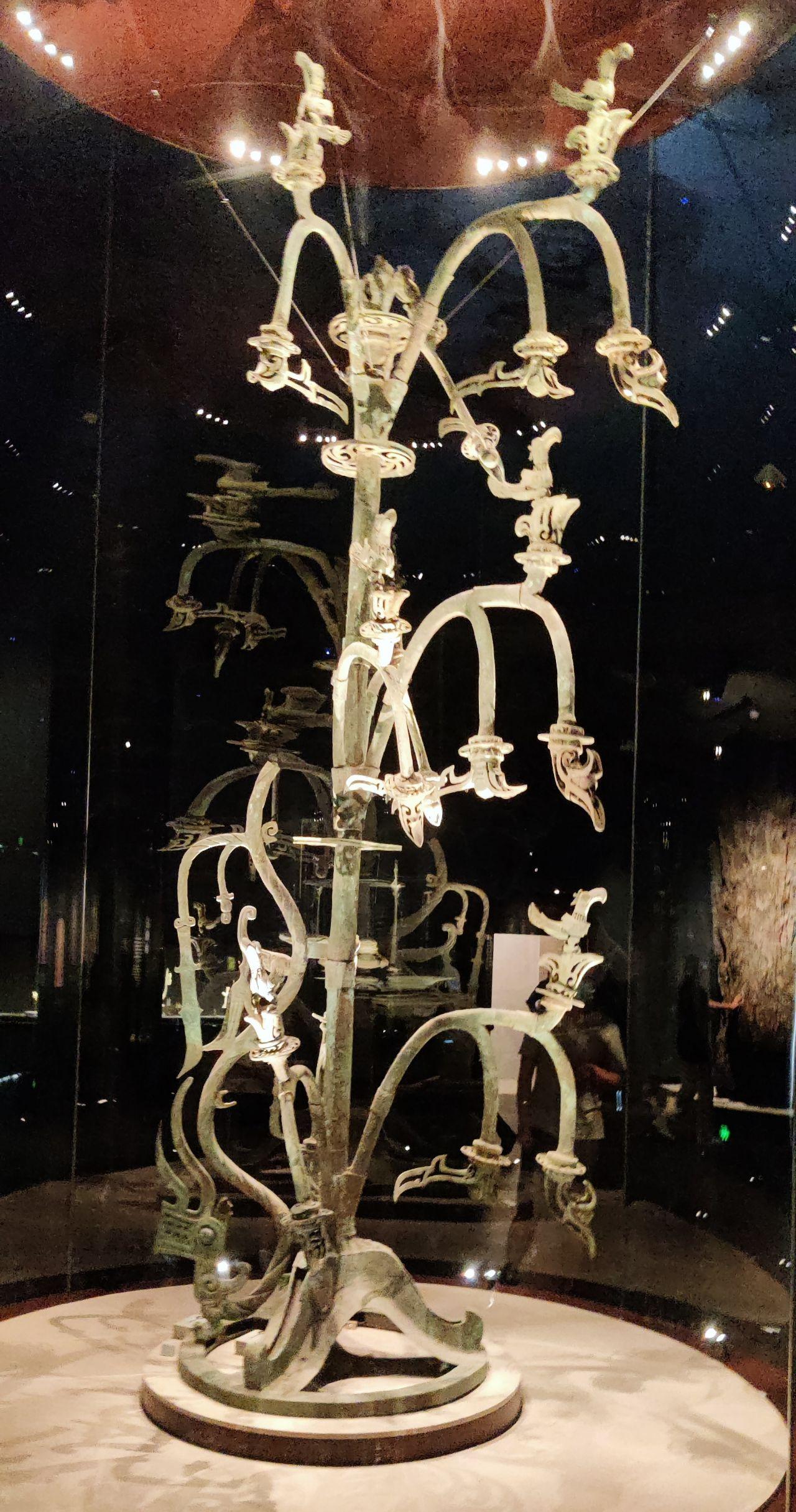 一一三星堆大立人手握何物探讨 - 知乎