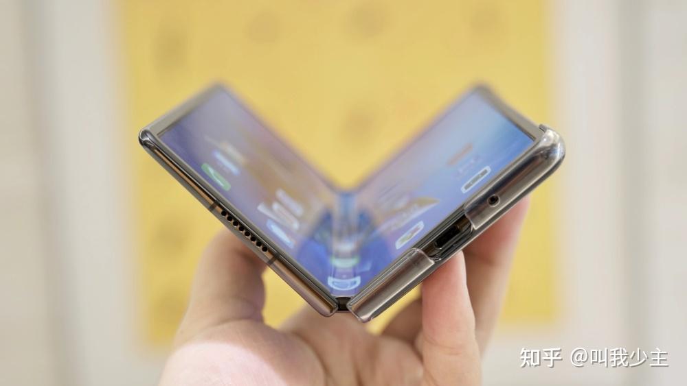 华为mate x2折叠屏手机重新上架,8 256gb版售价14999元,这也是该机自