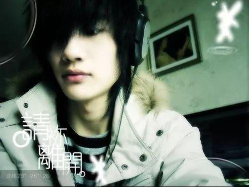 33岁过气许嵩,你终于不用和周杰伦比了