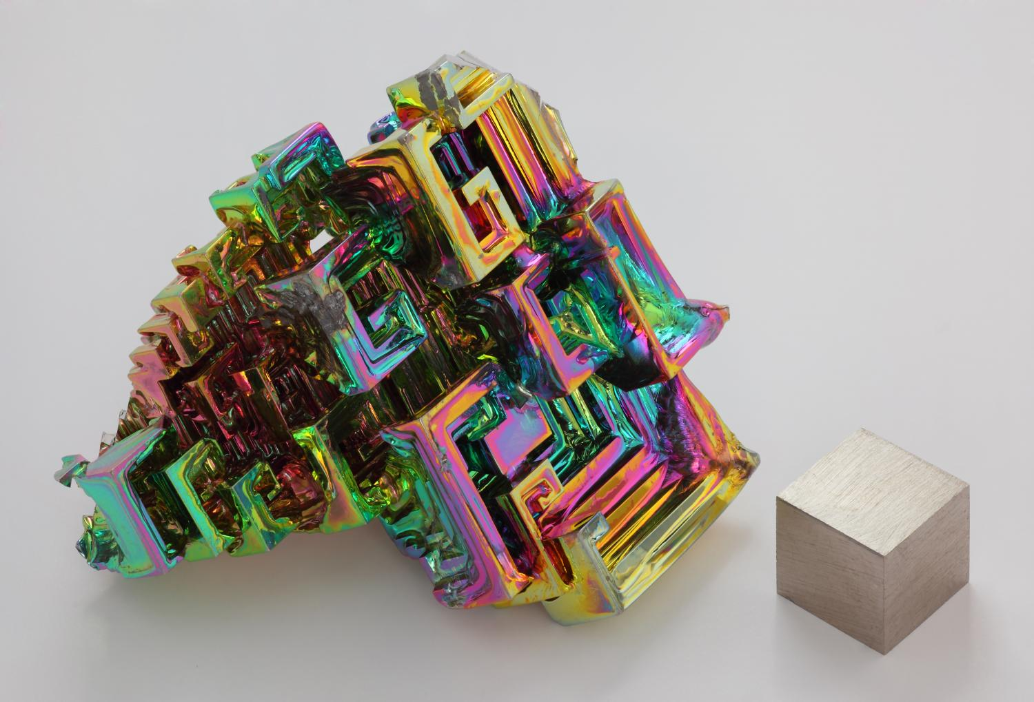 铋晶体:首种量子材料