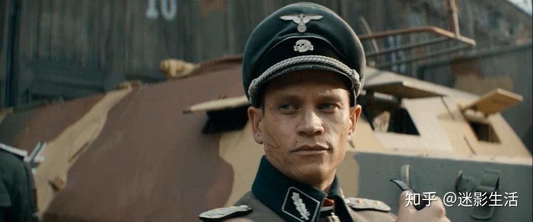 时,却说出了"我是军人,为国效劳是我的职责"的话;在对待战俘尼古拉,他