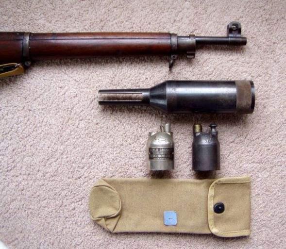 在一战时期,枪榴弹,轻机枪,狙击镜可谓是突击步兵的"老三样".