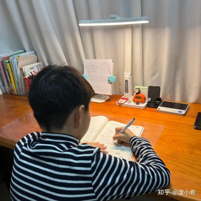2025护眼大路灯/落地灯选购全攻略:自费实测8款热门品牌,直击护眼灯4大真相!书客/霍尼韦尔/柏曼/米家等横测,护眼大路灯怎么选不踩坑?看完 ...