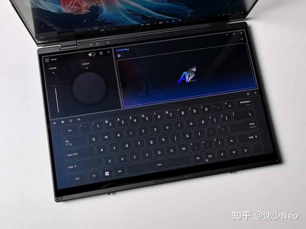1 1大于2?华硕灵耀14 双屏实测体验