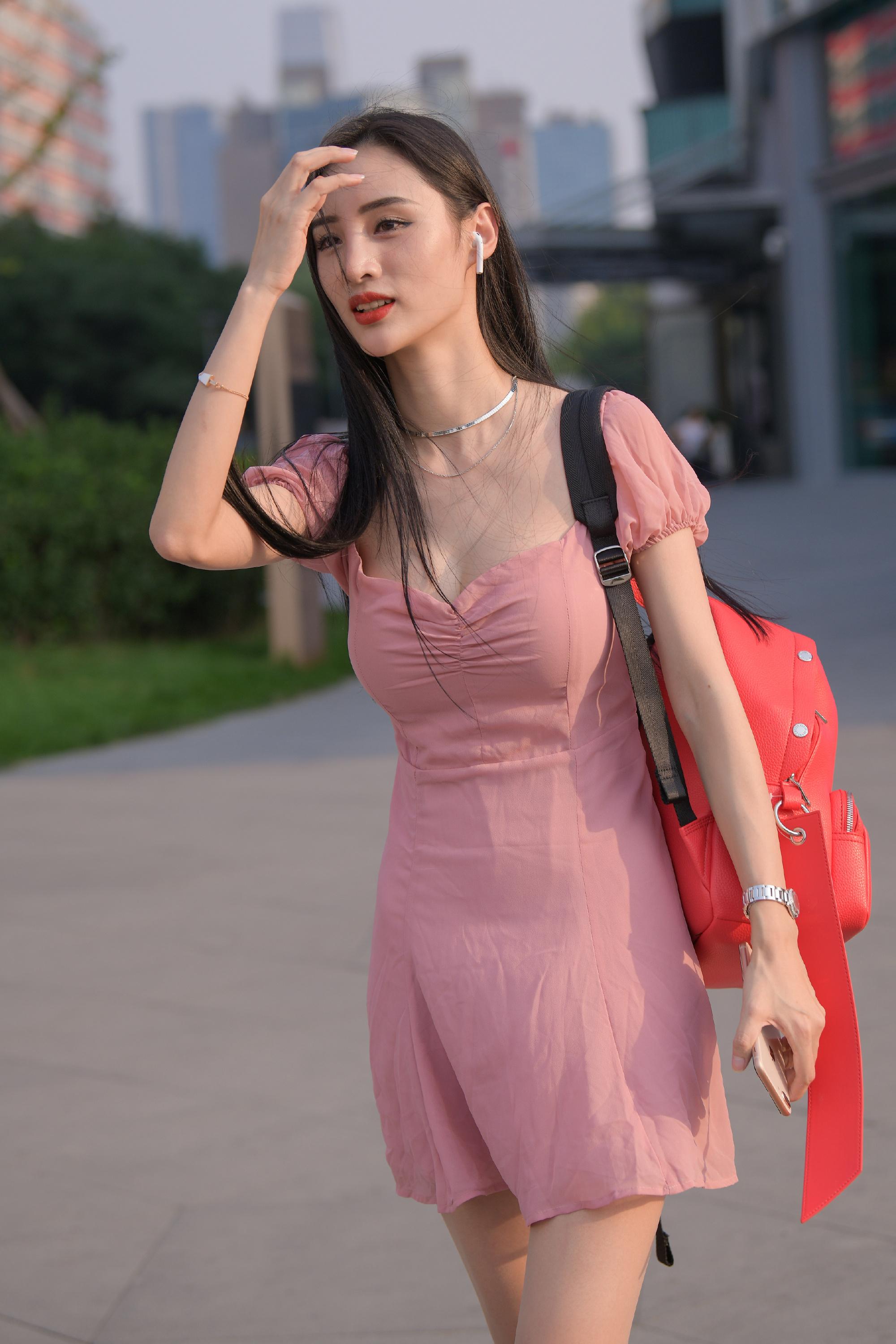 吴春怡看到这里你会不会问,为什么灰太狼不选择离开红太郎呢?