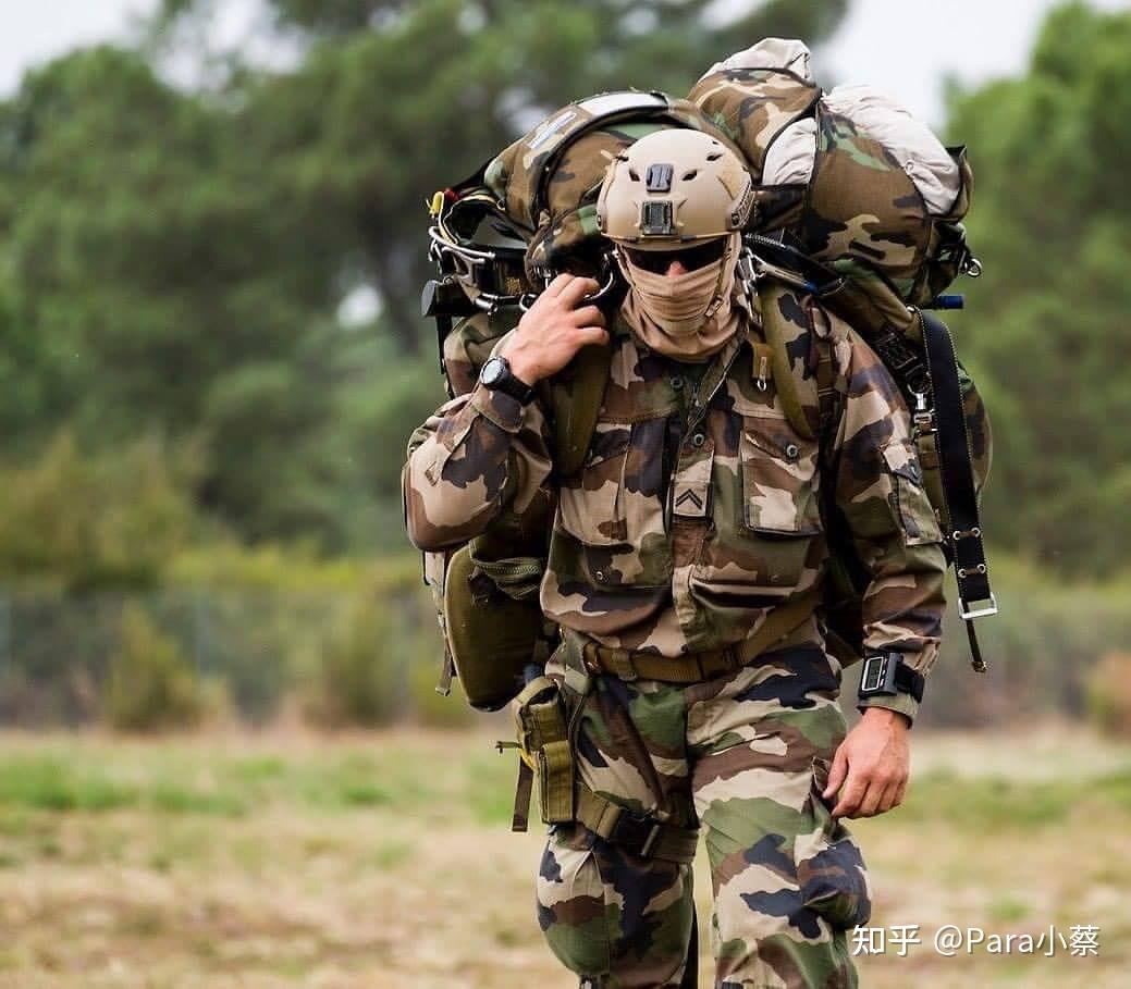 在马里北部的龙骑兵团队员在伊拉克北部摩苏尔参与打击is恐怖分子行动