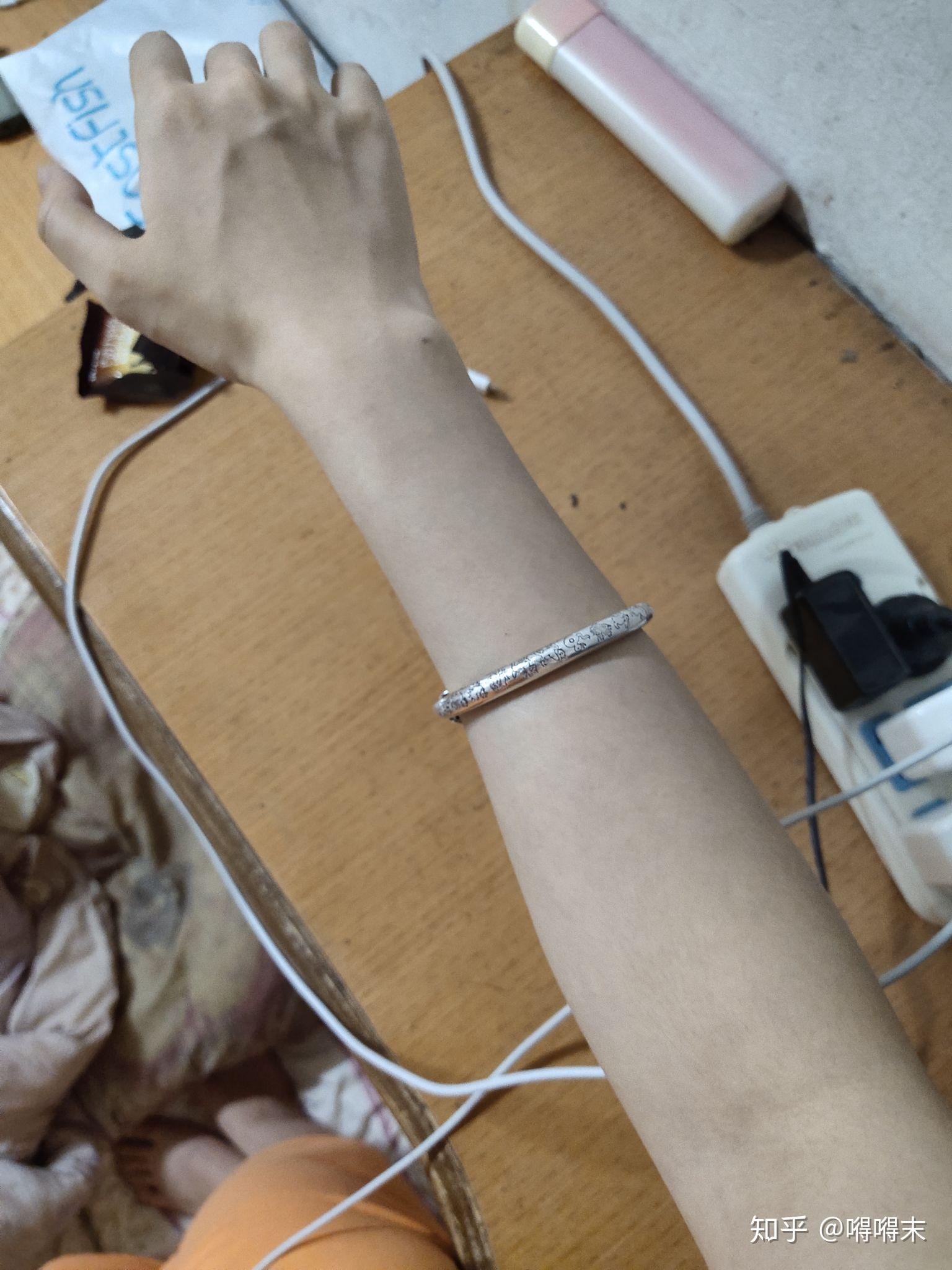 女生手腕超级细是什么体验