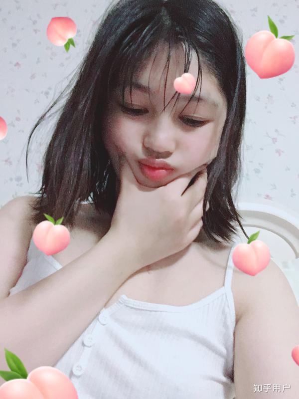 肉感一张 最大的优点就是皮肤又白又细了 再加上有点肉 哈 哈 哈 让我