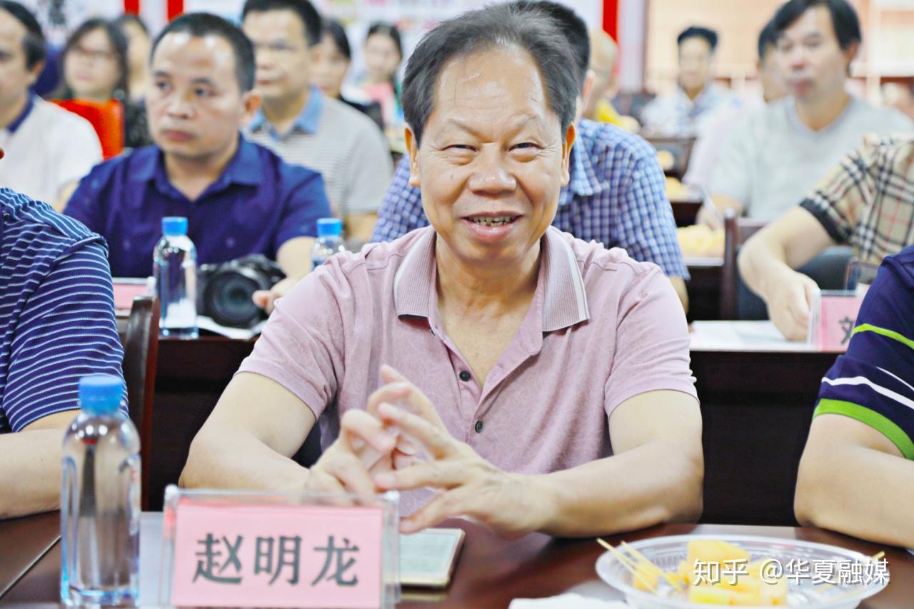 自治区党委宣传部外宣处处长农华山▲广西文化产业集团公司党委副书记