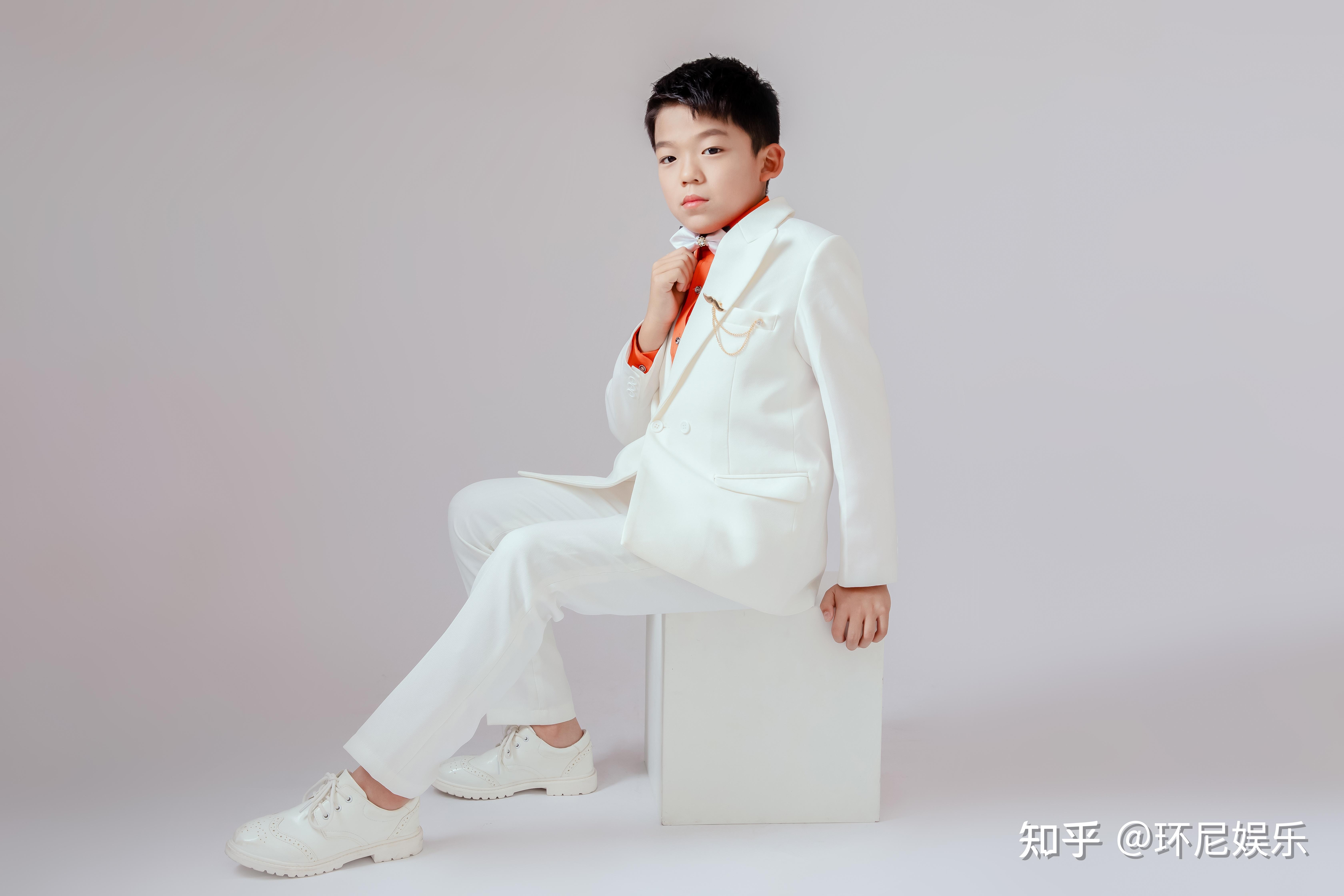 黄博阳秋装写真曝光,帅气精神小伙颜值爆表 - 知乎