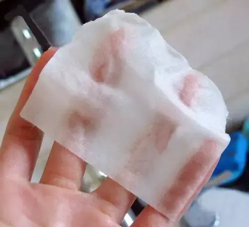 身体用水乳起绒毛怎么回事(用身体乳会不会出现长体毛的现象)