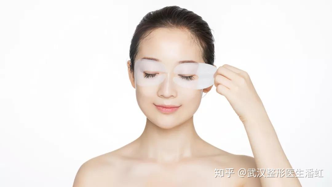 黑眼圈怎么解决 v2-b1945e77bbbdf1b21ba06ce0d3520b45_r.jpg