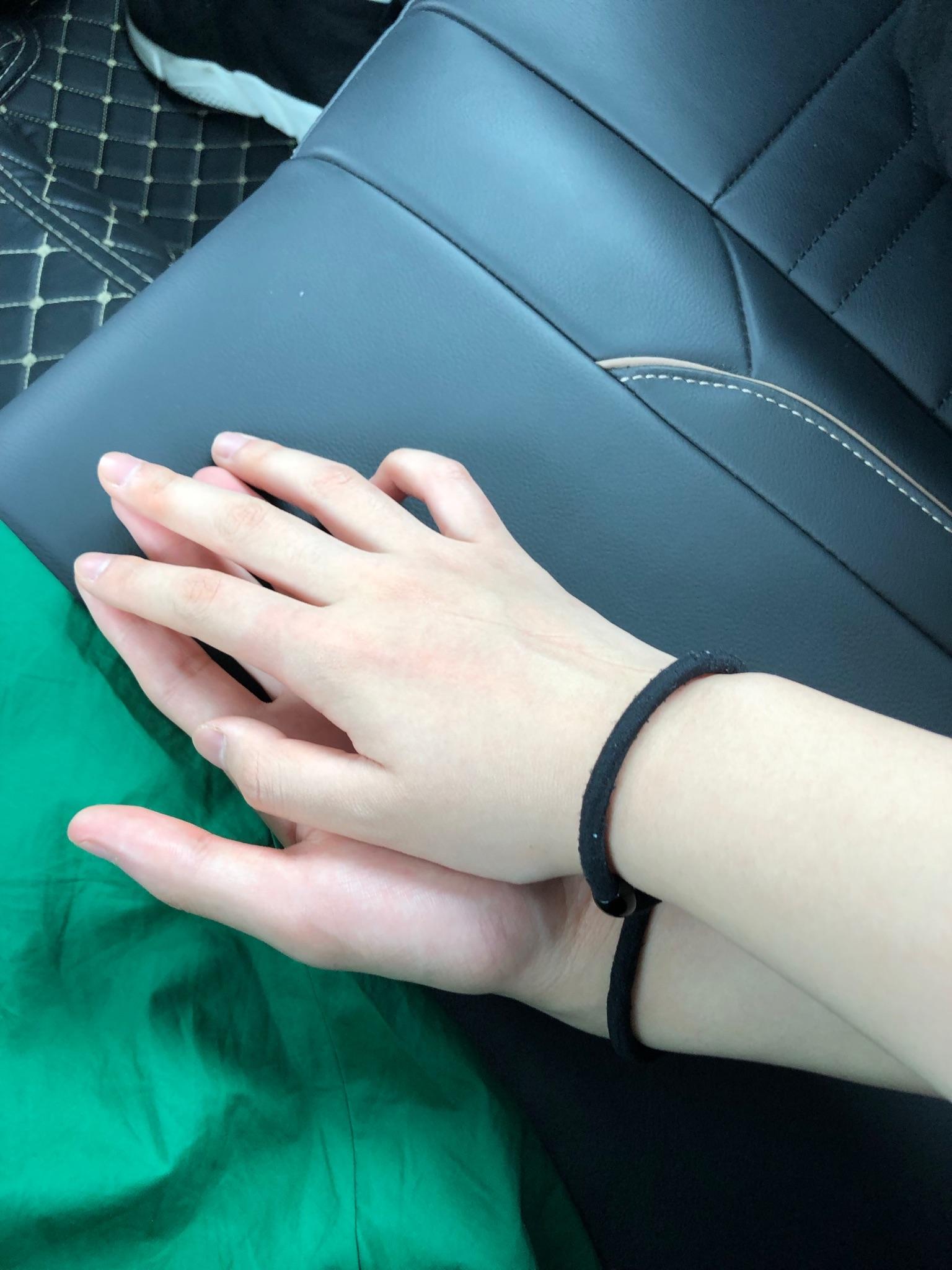 男生手上戴了皮筋是什么意思? - 知乎