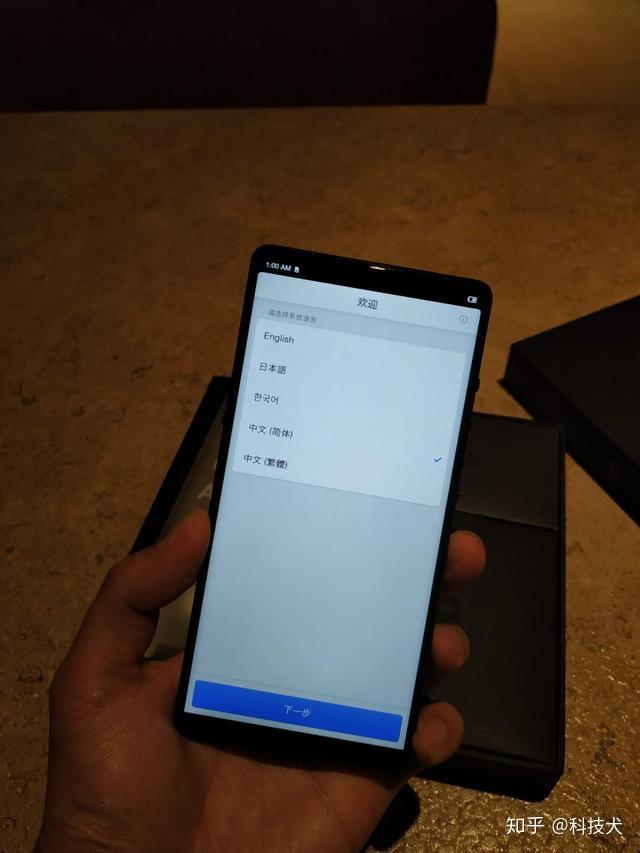 坚果r1真机上手搭载骁龙8458gb1tb售价8848元