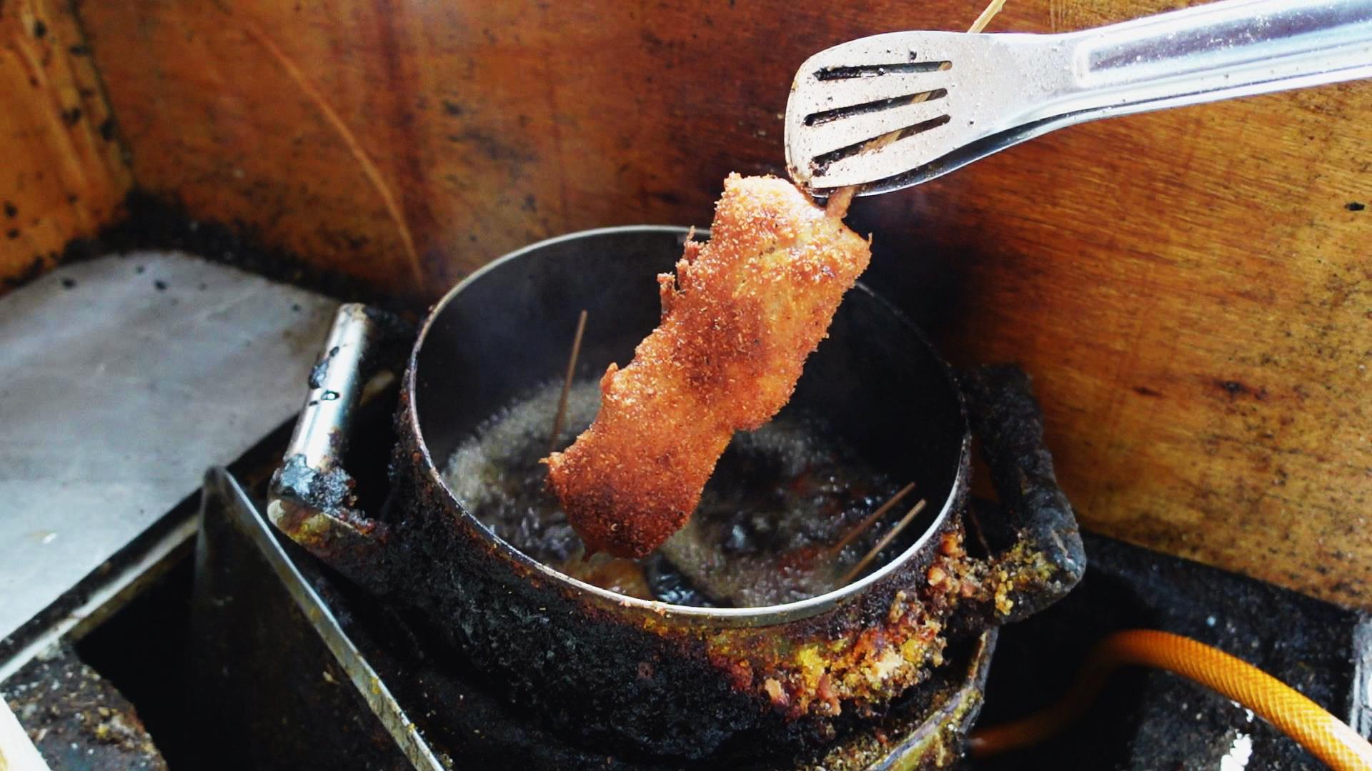 天津夜市最火爆的煎焖子,两口大锅煎不停,一晚上能卖好几千块