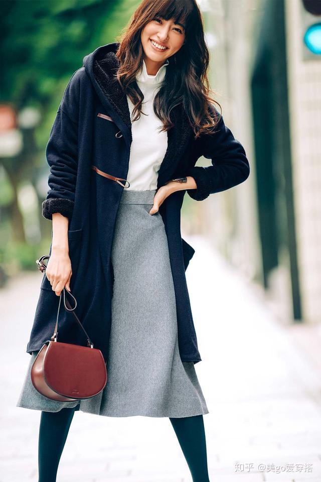 藏蓝色大衣这么搭时尚保暖又显瘦