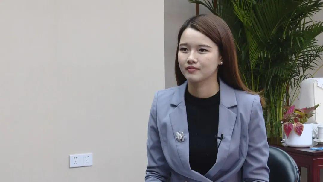 没有哪个国家因为与中国合作陷入债务危机深圳卫视直新闻驻京记者唐萍