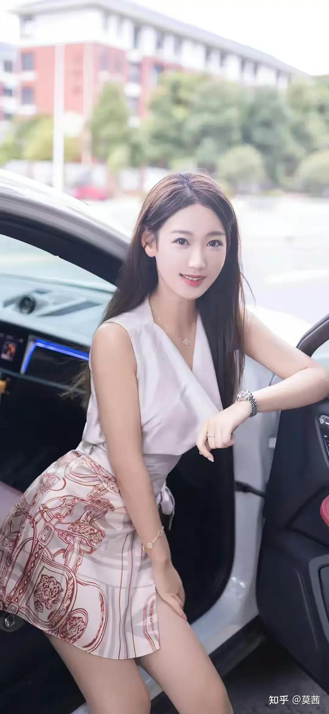 唐安琪天使颜值和魔鬼身材,令无数粉丝为之疯狂