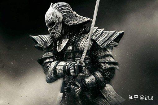 人看日本影视剧或者动漫的时候经常会看到武士带着一堆刀,什么三刀流
