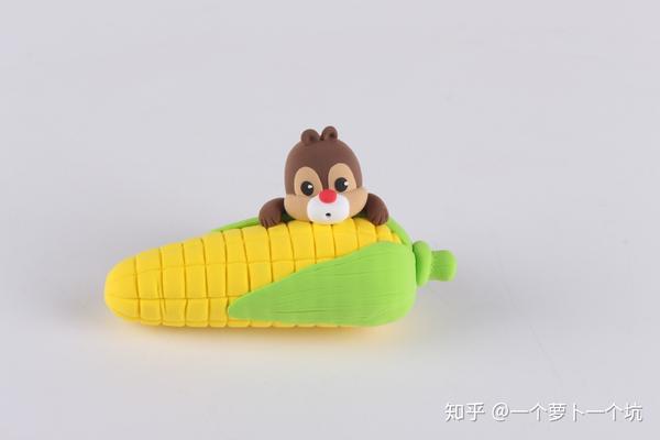 10,来看看小松鼠的正面照.