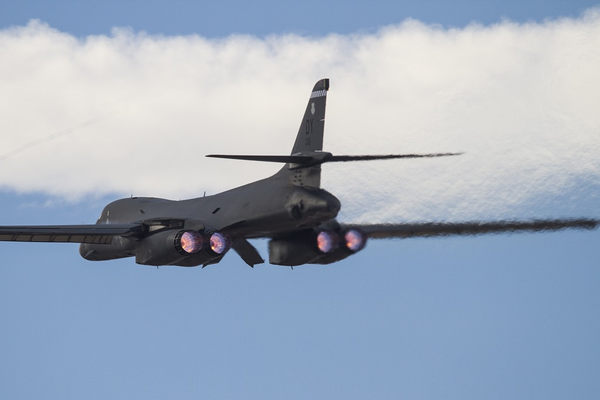 世界武器巡展——B-1B“枪骑兵”重型轰炸机 - 知乎