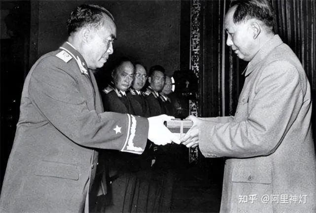 1955年授衔，主席表示：红军不下校，抗日不上将，多出3000名少校 - 知乎
