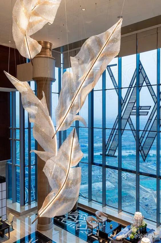 一,许多项目落地玻璃未设防撞设施