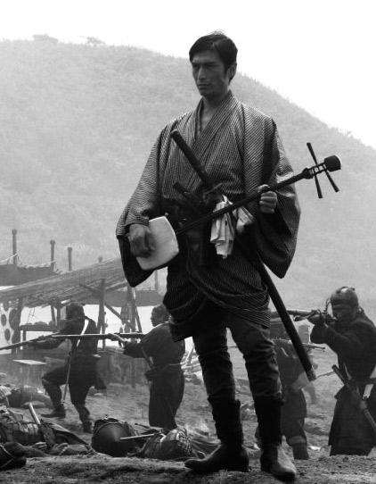 《龙马传》中伊势谷友介饰演的带领奇兵队陷阵的战场形象