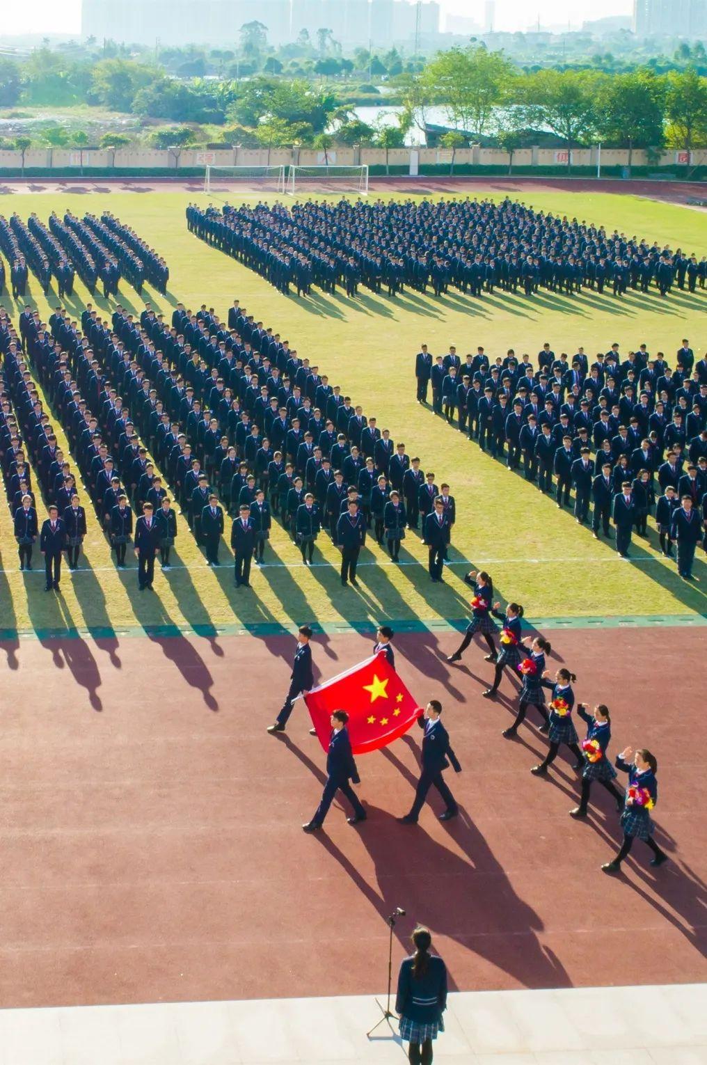 独特的校徽你就是行走的美丽风景学校校徽以文化人以德育人文德的校服
