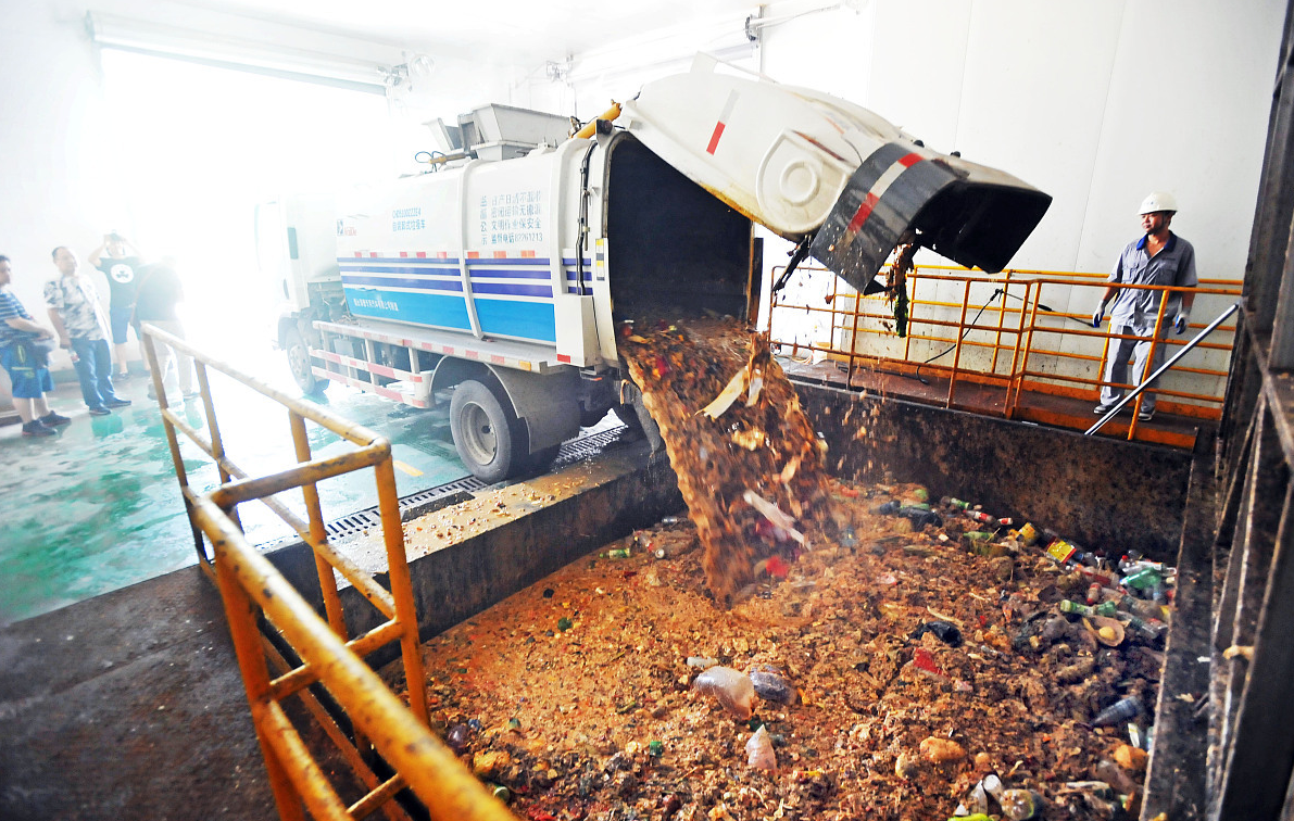 焚烧,填埋不能实现餐厨垃圾资源化利用,是对餐厨垃圾的极大浪费,并给