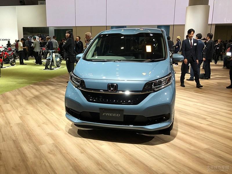 外观方面,新款freed的造型与全新一代飞度有着更多的相似之处,例如