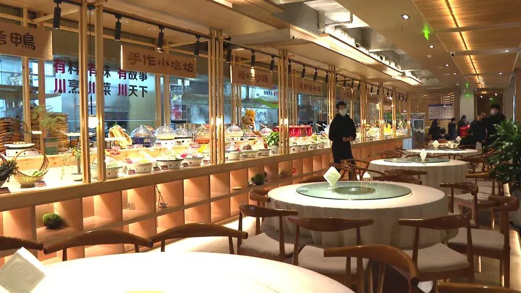 的电话就接连不断,品味轩,蜀里小馆,蜀味民肴等餐厅包间早就预定一空