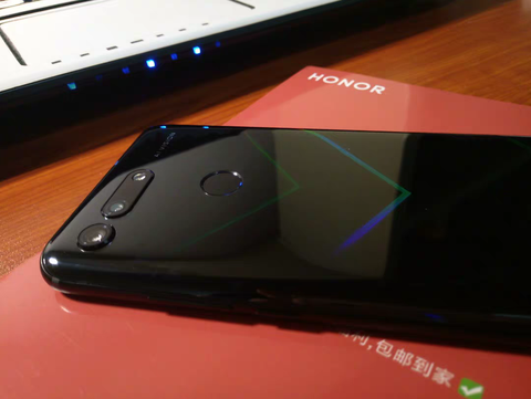 看电脑,玩转电子产品小新说数码同价位的redmi k20 pro和荣耀v20如何