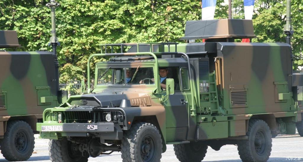 看看法国阅兵式上的vlra越野车他有个低调奢华的背景