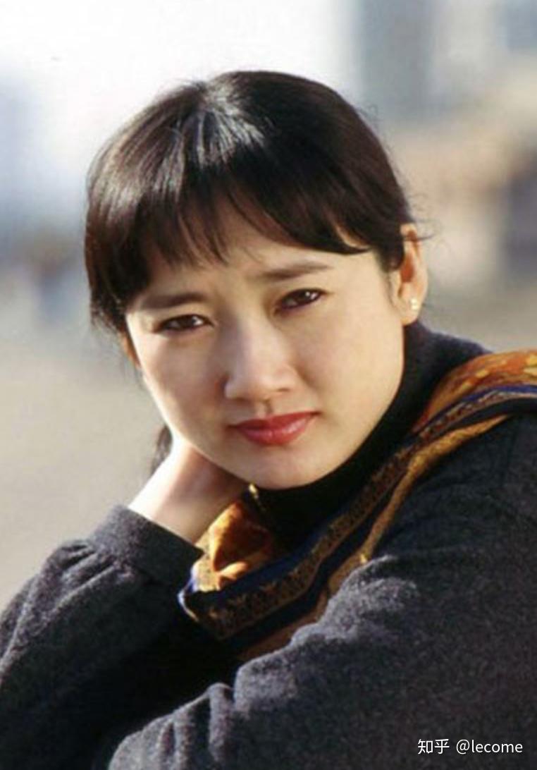 当时王刚与东方歌舞团的著名歌唱演员成方圆常有来往,随着感情的逐步