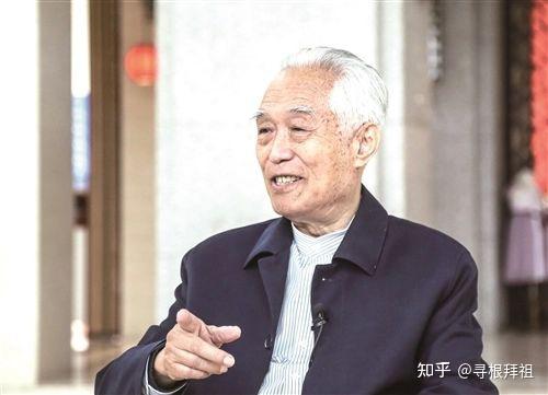 阎崇年当年为何挨掌掴他真的美化满清了吗肇事者的解答让人很无语