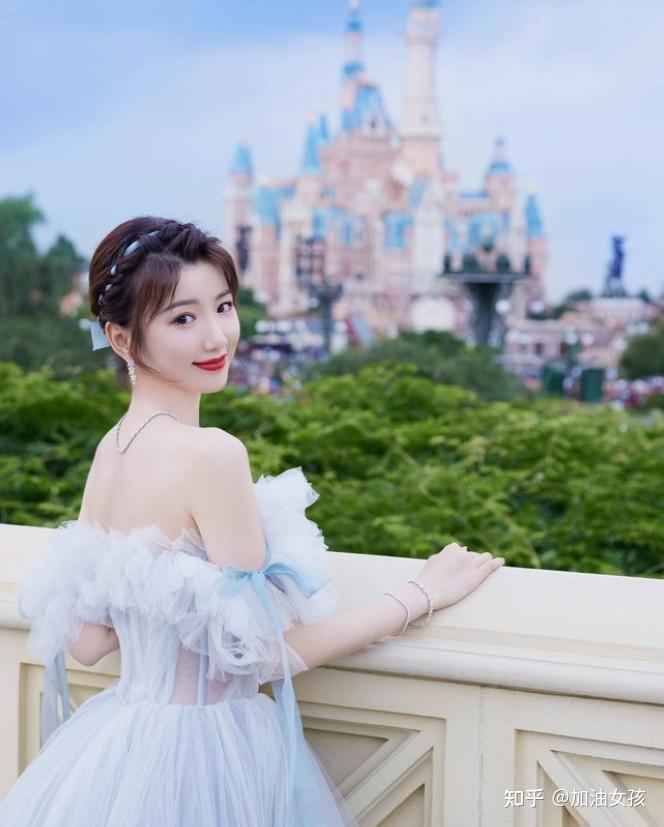 毛晓彤 三十而已的钟晓芹, 现实中被渣男伤害, 但依旧活得美丽 - 知乎