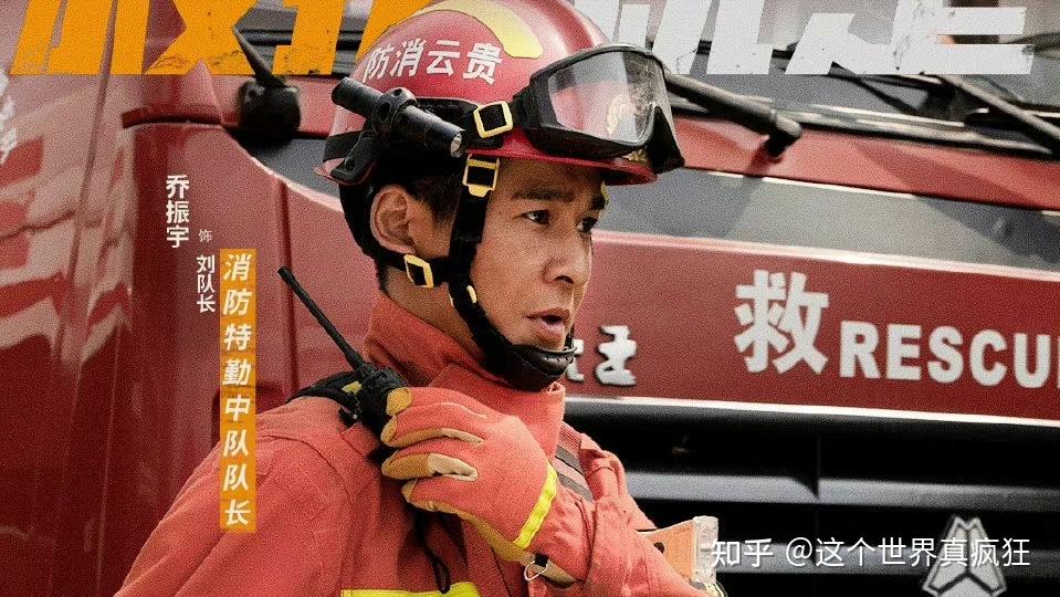 地下溶洞,将故事分成了两个部分,溶洞中洪家父子带着被困人员静谧求生