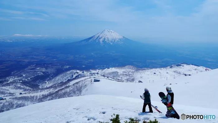 世界上著名的滑雪胜地之一 v2-b356eefdf95581b49a73fedc3c04f94d_r.jpg