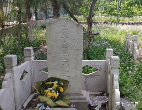 金无怠死后安葬在美国加州帕罗奥图市的阿尔塔梅萨纪念公园.