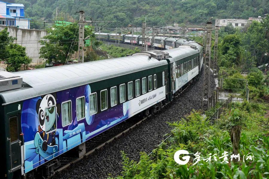 贵州首个跨国旅游专列!"多彩贵州号"贵阳—老挝万象旅游专列发车