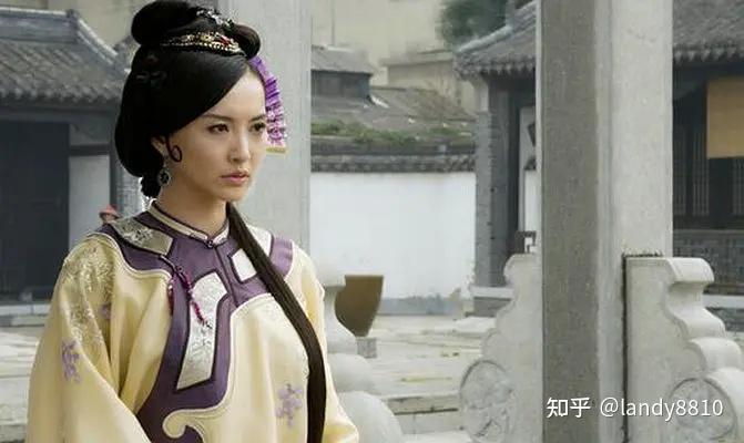 该剧围绕一本秘密账册展开,描写了乾隆年间以汪朝宗为代表的一代盐商