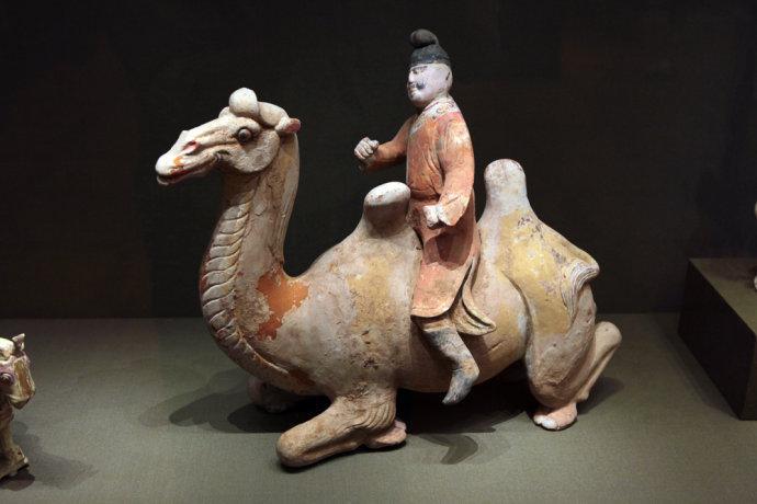 【中国艺术史鉴赏】唐三彩胡人俑、骆驼俑【多图】 - 知乎