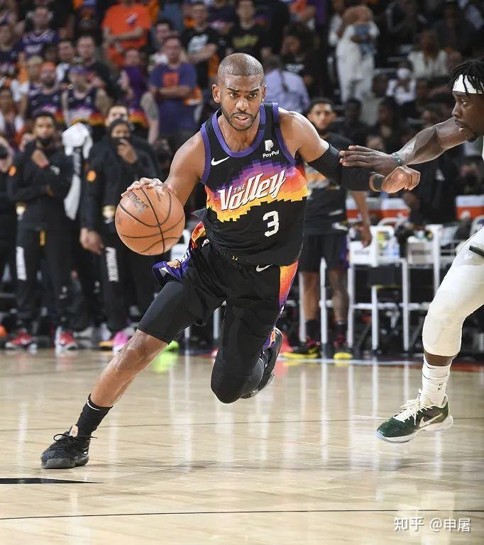 决,霍乐迪和米德尔顿又迟迟找不到投篮手感,倒是保罗面对霍乐迪的防守